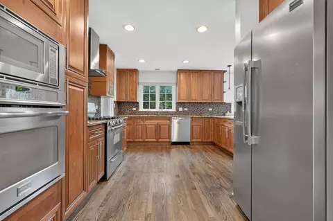 Kitchen - 613 Michelline Ln, Northbrook, IL 60062 photo 2 of 4