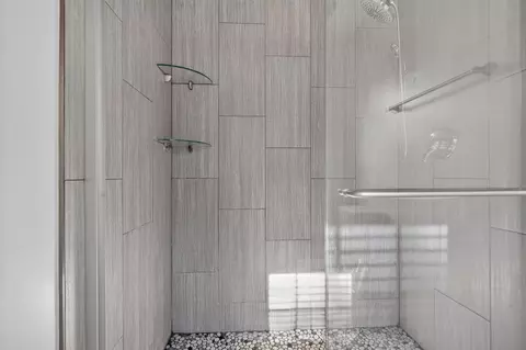 Bath - 613 Michelline Ln, Northbrook, IL 60062 photo 2 of 5