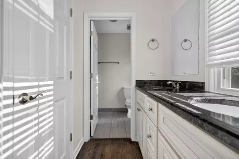 Bath - 613 Michelline Ln, Northbrook, IL 60062 photo 1 of 5