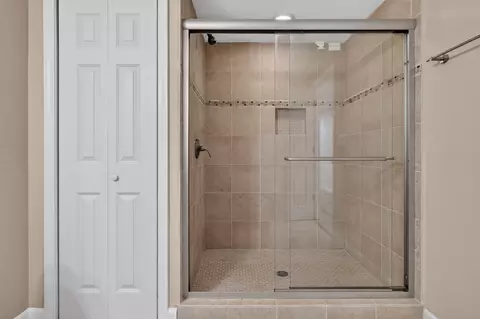 Bath - 613 Michelline Ln, Northbrook, IL 60062 photo 5 of 5