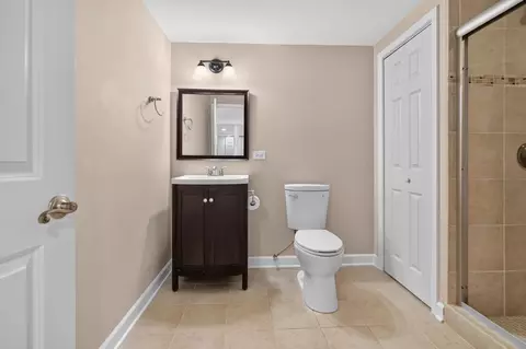 Bath - 613 Michelline Ln, Northbrook, IL 60062 photo 4 of 5