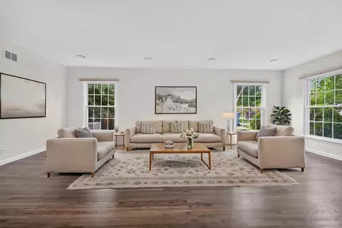 Living - 613 Michelline Ln, Northbrook, IL 60062 photo 3 of 4