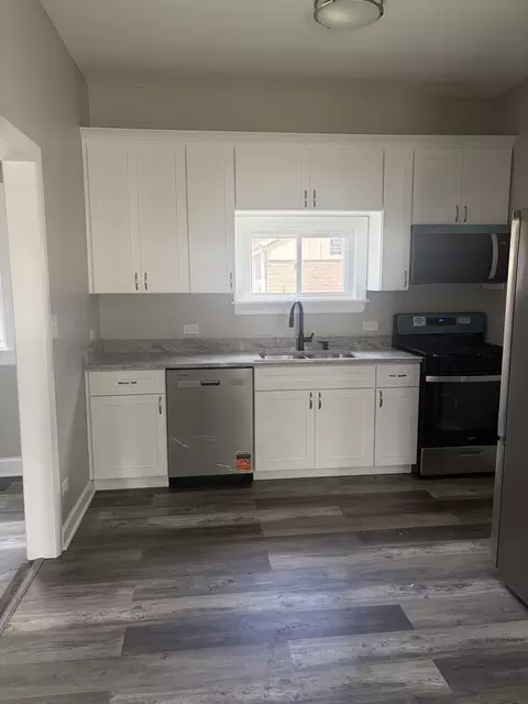 Kitchen - 2046 S 13th Ave, Broadview, IL 60155 photo 2 of 2