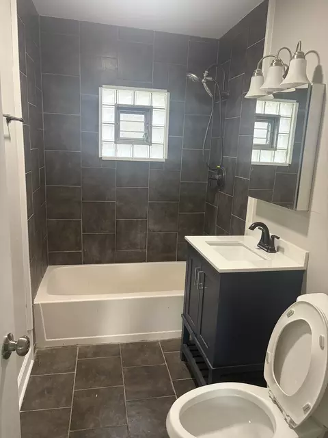 Bath - 2046 S 13th Ave, Broadview, IL 60155 photo 1 of 1