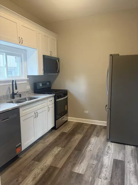 Kitchen - 2046 S 13th Ave, Broadview, IL 60155 photo 1 of 2