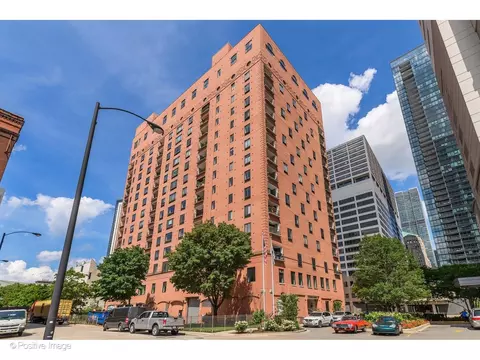 345 N Canal St #607, Chicago, IL 60606