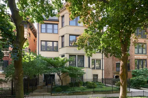 635 W Sheridan Rd #1, Chicago, IL 60613