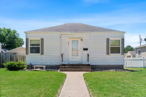 2323 W Lombard St, Davenport, IA 52804
