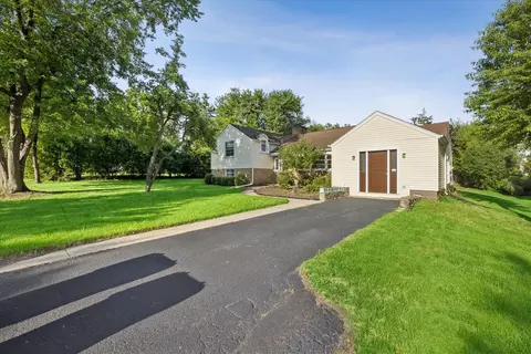 250 Woodstock Ave, Clarendon Hills, IL 60514