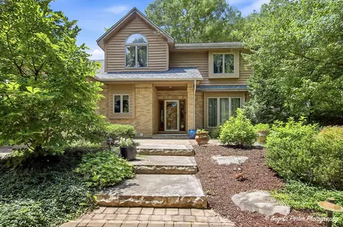 8919 Tahoe Ln, Spring Grove, IL 60081