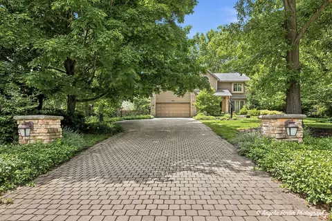 8919 Tahoe Ln, Spring Grove, IL 60081