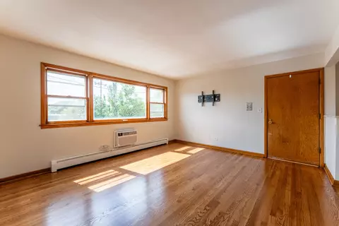 342 Beach Ave #2B, La Grange Park, IL 60526
