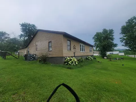 95 Middle Ave, Simpson, IL 62985