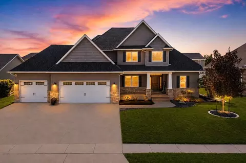 852 Stonebridge Cir, Eldridge, IA 52748