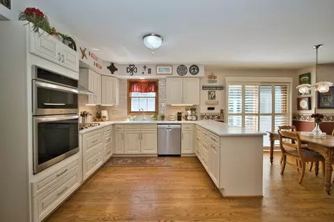 Kitchen - 248 Perth Rd, Cary, IL 60013 photo 2 of 7
