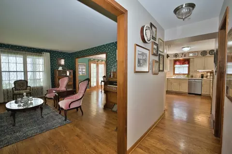 Entry Way - 248 Perth Rd, Cary, IL 60013 photo 3 of 3