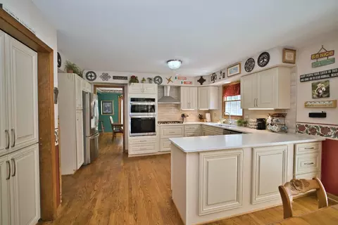 Kitchen - 248 Perth Rd, Cary, IL 60013 photo 4 of 7