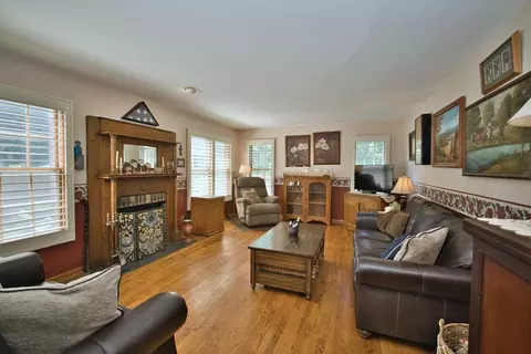 Living - 248 Perth Rd, Cary, IL 60013 photo 2 of 4