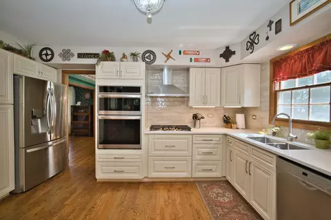 Kitchen - 248 Perth Rd, Cary, IL 60013 photo 5 of 7
