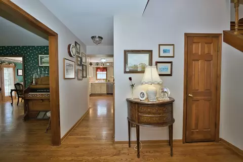 Entry Way - 248 Perth Rd, Cary, IL 60013 photo 1 of 3