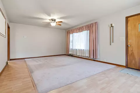 Living - 709 Brad St, Bloomington, IL 61701 photo 2 of 3