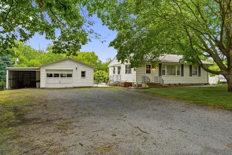 Exterior - 709 Brad St, Bloomington, IL 61701 photo 2 of 8