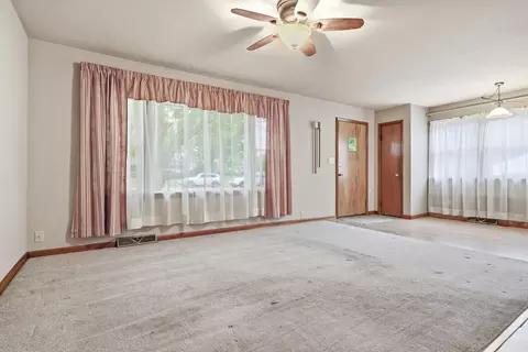 Living - 709 Brad St, Bloomington, IL 61701 photo 3 of 3