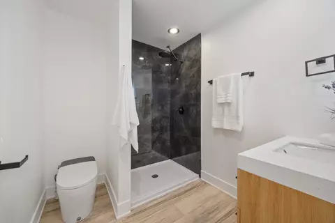 Bath - 1809 Jefferson Ave, Glenview, IL 60025 photo 3 of 3