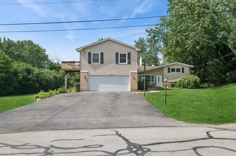 17 W320 Scheel Dr, Willowbrook, IL 60527