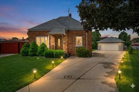 3438 La Salle Ct, Franklin Park, IL 60131