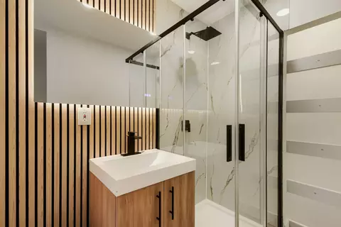 Bath - 524 Hamilton St, Evanston, IL 60202 photo 2 of 2