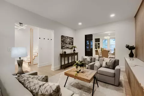 Living - 524 Hamilton St, Evanston, IL 60202 photo 1 of 5