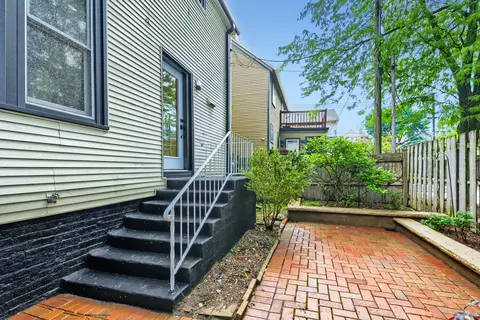 Exterior - 524 Hamilton St, Evanston, IL 60202 photo 3 of 4