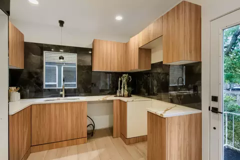 Kitchen - 524 Hamilton St, Evanston, IL 60202 photo 2 of 2