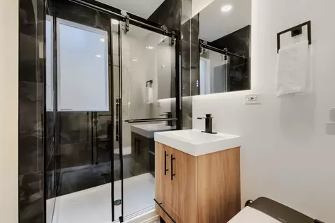 Bath - 524 Hamilton St, Evanston, IL 60202 photo 1 of 2