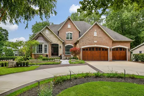 760 E Bauer Rd, Naperville, IL 60563