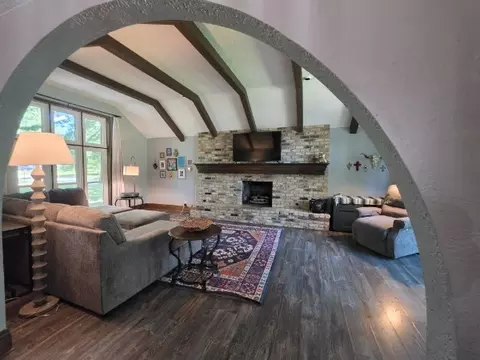 Living - 710 Apache Dr, Forsyth, IL 62535 photo 3 of 4