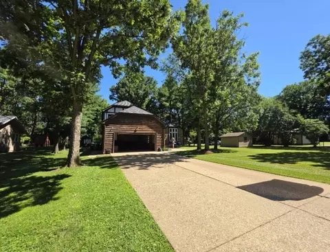 Exterior - 710 Apache Dr, Forsyth, IL 62535 photo 2 of 8