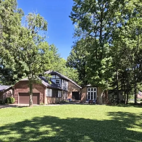 710 Apache Dr, Forsyth, IL 62535