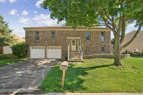 532 Iroquois Trl, Carol Stream, IL 60188