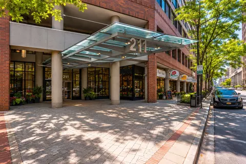 211 E Ohio St #2313, Chicago, IL 60611