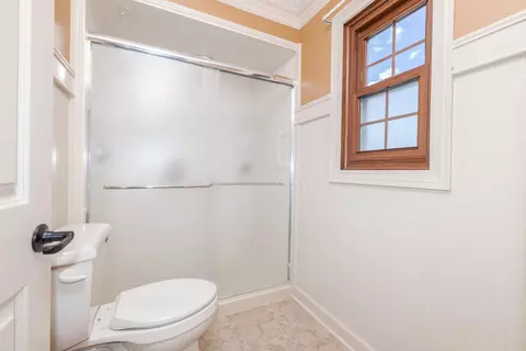 Bath - 1614 Barton Dr, Normal, IL 61761 photo 3 of 4