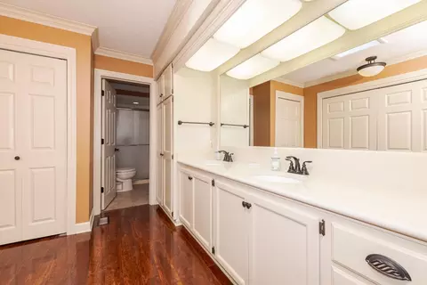 Bath - 1614 Barton Dr, Normal, IL 61761 photo 2 of 4