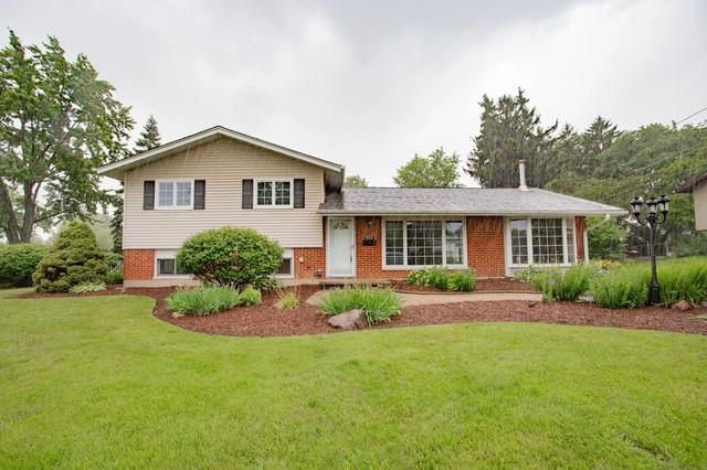 525 Briarcliff Ln, Hoffman Estates, IL 60169
