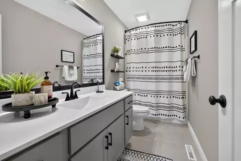 Bath - 1721 Arborvitae Ct, Normal, IL 61761 photo 3 of 4