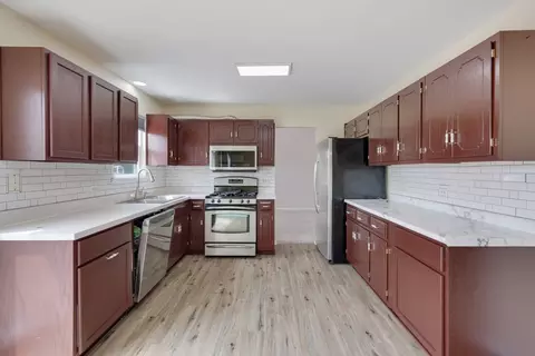 Kitchen - 1413 Skylark Ln, Plainfield, IL 60586 photo 3 of 4