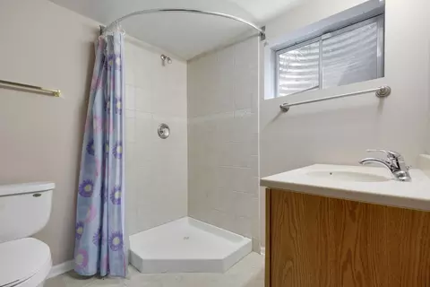 Bath - 1413 Skylark Ln, Plainfield, IL 60586 photo 4 of 4