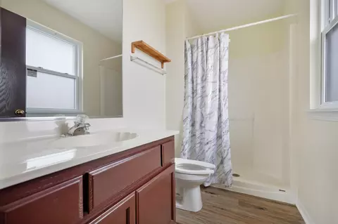 Bath - 1413 Skylark Ln, Plainfield, IL 60586 photo 2 of 4