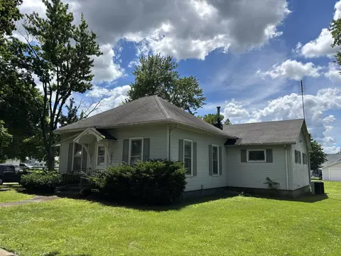 302 N Pine St, Wenona, IL 61377