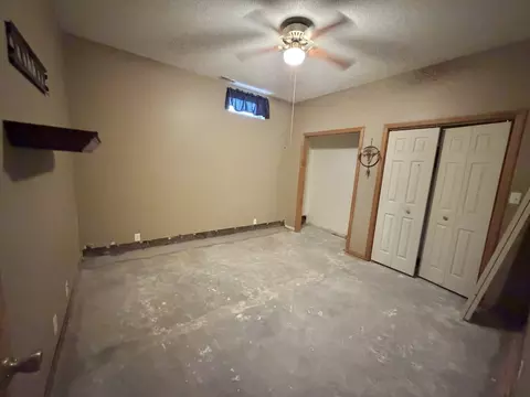 Bedroom - 1095 E Base Line Rd, Centralia, IL 62801 photo 4 of 6